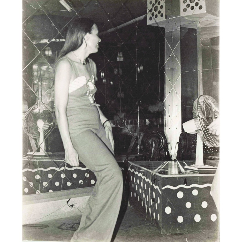 Vintage 1970s Korea Woman Mirrored Nightclub Interior Candid Photo 5x4 - Picture 1 of 1